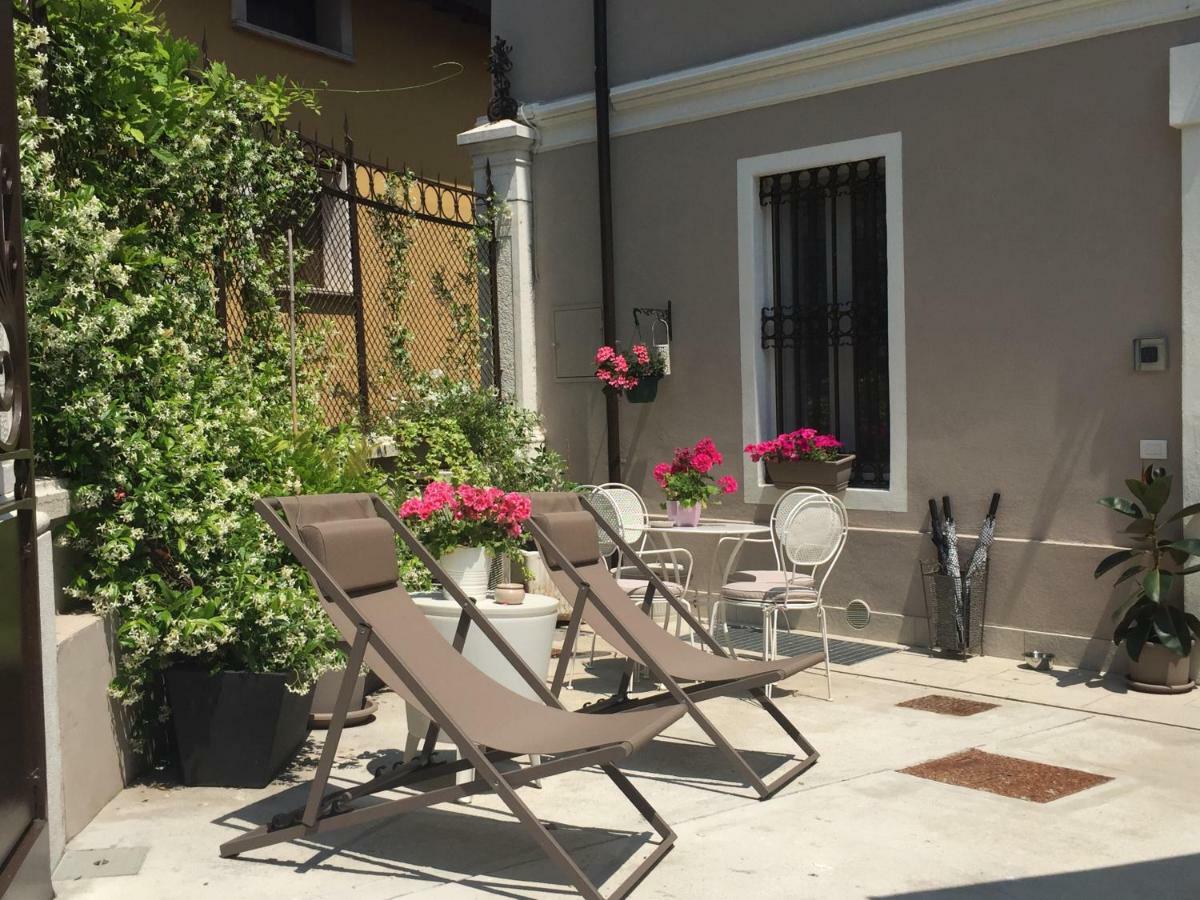 Residenza Elisa Bed & Breakfast Desenzano del Garda Ngoại thất bức ảnh